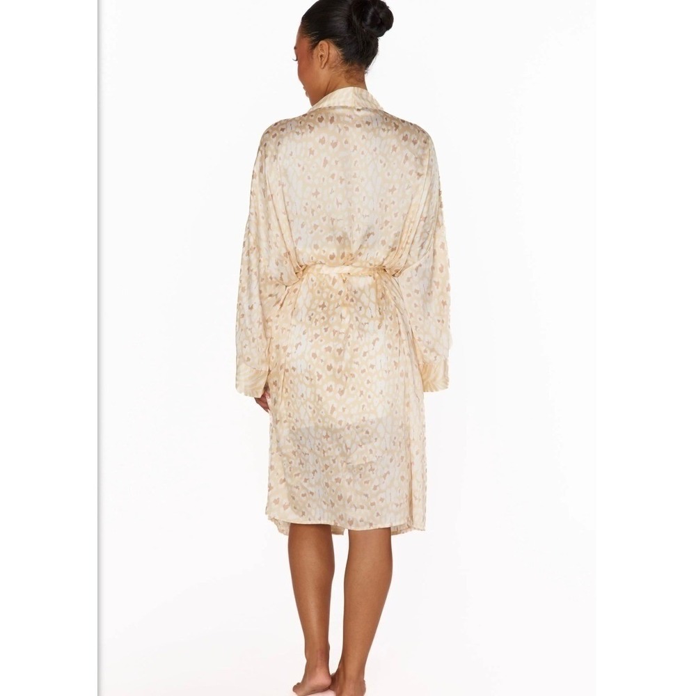 NEW Mumu x Curateur Leopard Silky Robe One Size NWT$128 Animal Print Bath Lounge - Picture 2 of 13